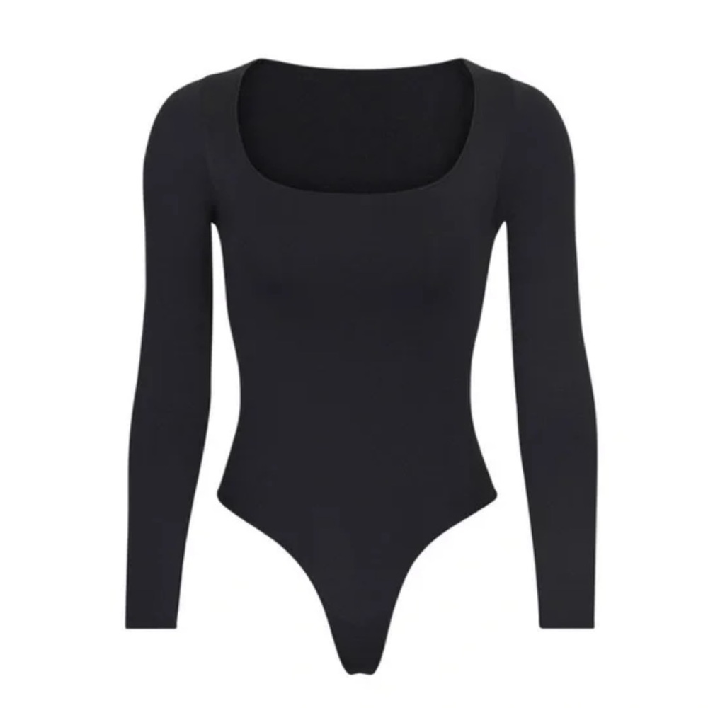 SKIMS Essential Long Sleeve Scoop Neck Bodysuit in Onyx Black